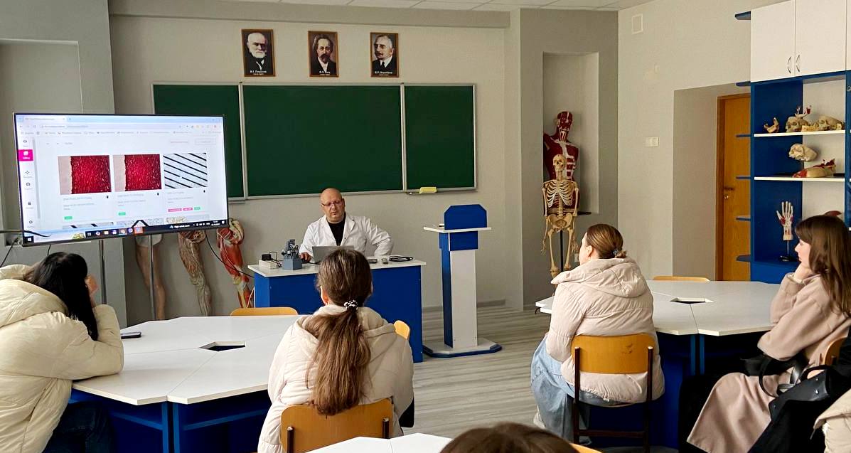 В лабораторії відкритих технологій та інтактних методів дослідження